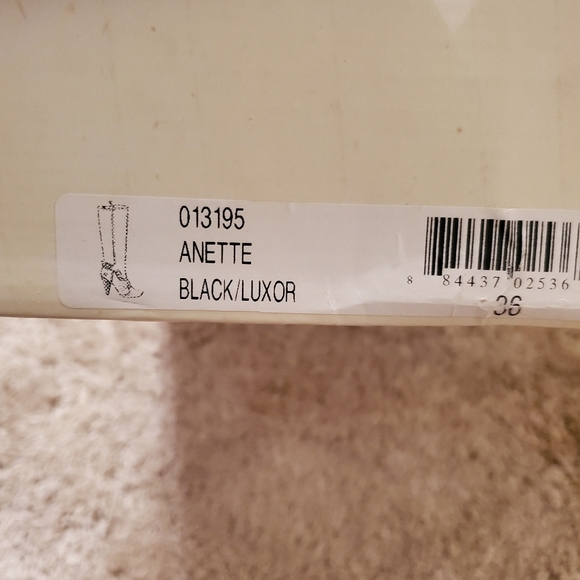 Women's boots - Picture 8 of 9